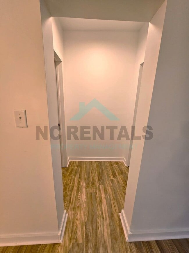 Building Photo - 427 Matthews St