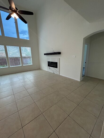 Building Photo - 412 Cypress Hill Dr
