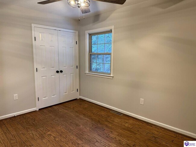 Building Photo - 913 Dogwood Cir