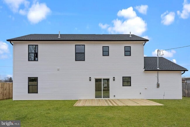 Building Photo - 265 Holly Dr