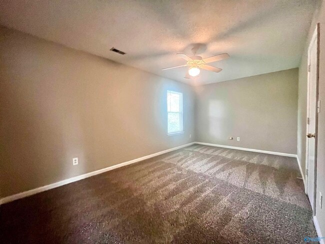 Building Photo - 102 Yellowwood Ct