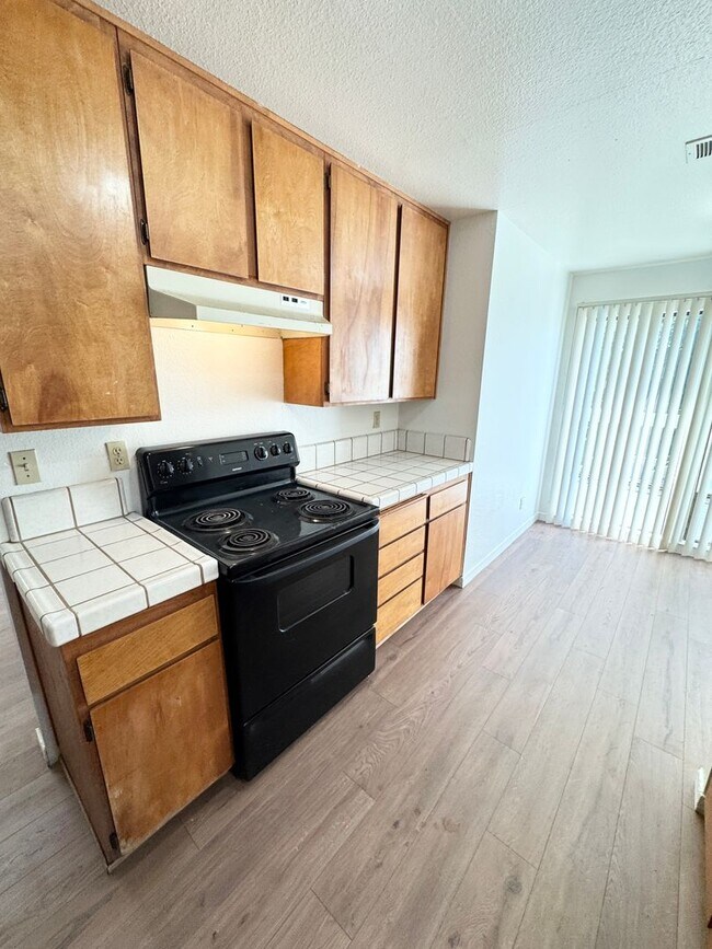 Building Photo - Upstairs 2 Bed / 2 Bath Condo in Gated Community – Available Now