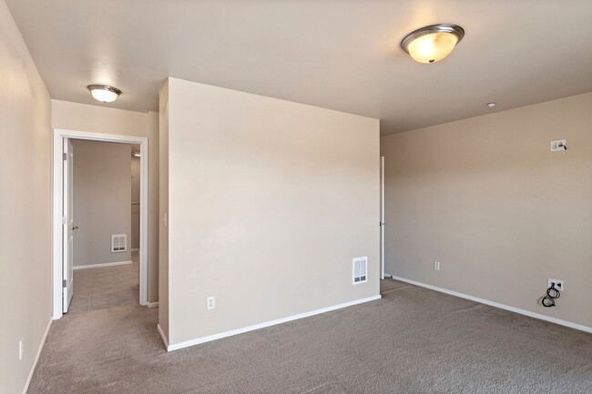 Building Photo - 3 Bed 3 Bath - A/C - Mt Baker View - Pet F...