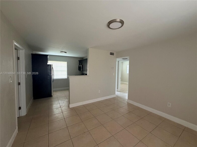 Building Photo - 6321 SW 20th Ct