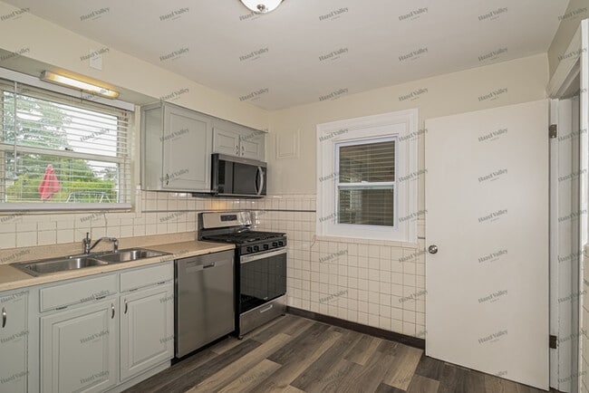 Building Photo - 8932 Pallardy Ln