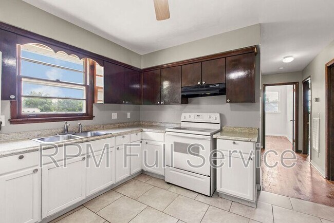Building Photo - 3127 Larkspur Dr