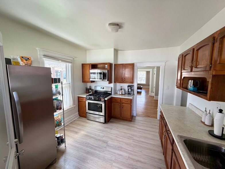 Building Photo - 34 Hereford St