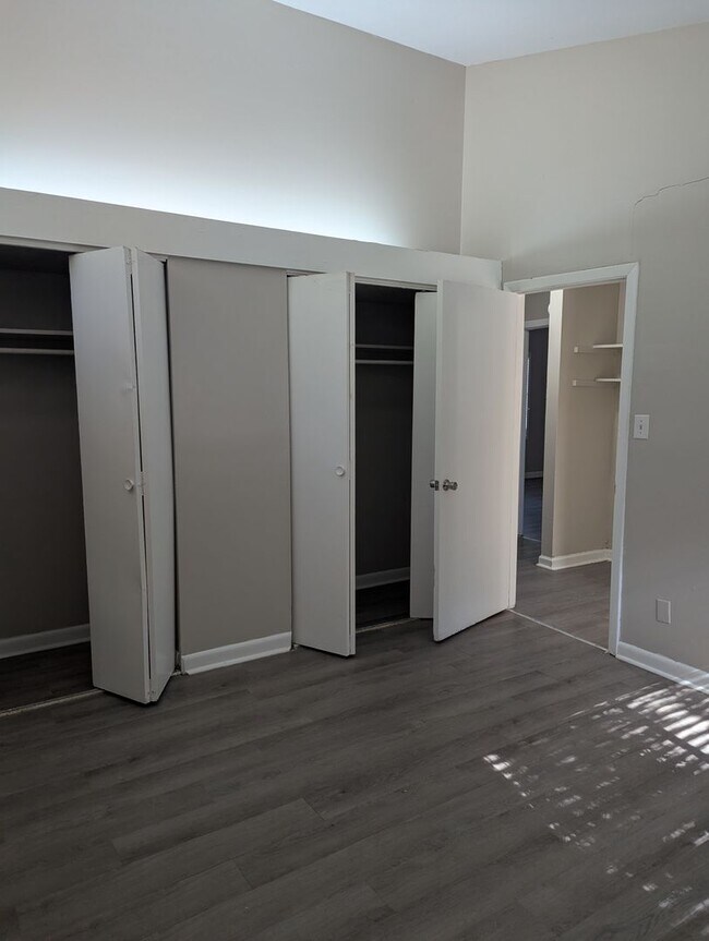 Building Photo - 225 Ridgewood Ave