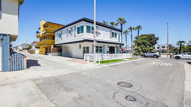 Building Photo - 6601 Seashore Dr