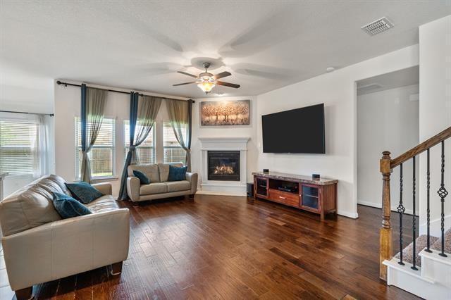 Building Photo - 1215 Cres View Dr