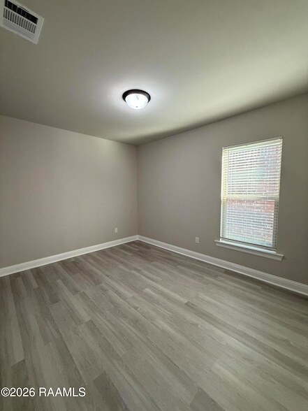 Building Photo - 404 Sparrowhawk St