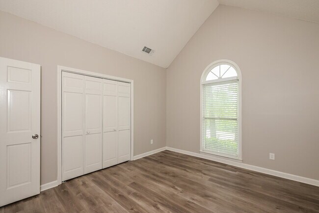 Building Photo - 14 Sleepy Hollow Ct