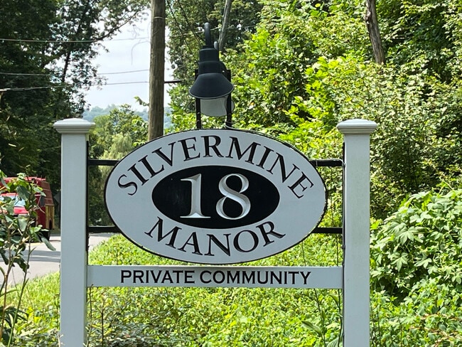 Primary Photo - 1 Silvermine Manor