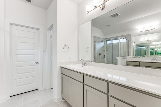 Building Photo - 4923 Bellhurst Dr