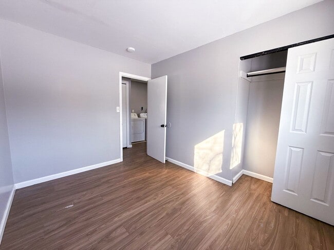 Building Photo - Move-In Ready 3BR Home w/ Eat-In Kitchen, Yard & Off-Street Parking