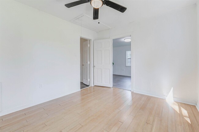 Building Photo - 607 N Speed St