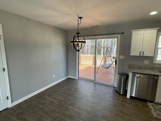 Building Photo - 1331 Middleneck Dr