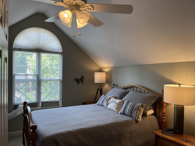 Building Photo - 54 Lake Pointe Cir