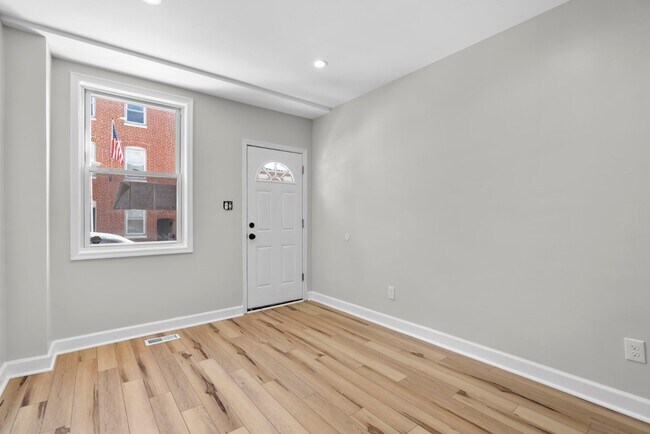 Building Photo - 216 S Castle St