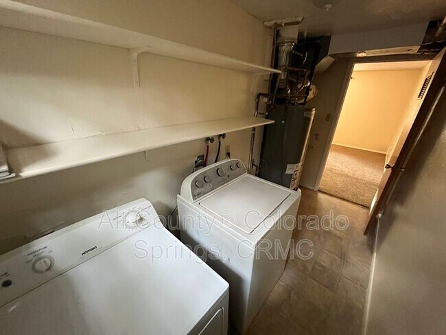 Building Photo - 15080 Deby Dr