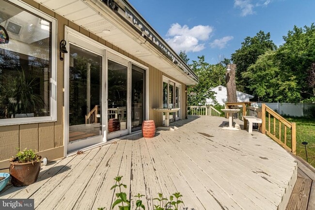 Building Photo - 1800 Lark Ln