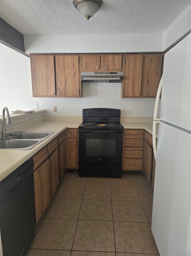 Building Photo - 12906 Leader St