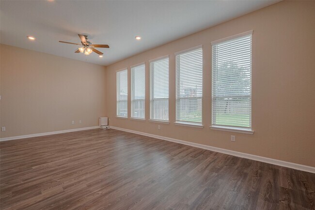 Building Photo - 4046 Balboa Dr