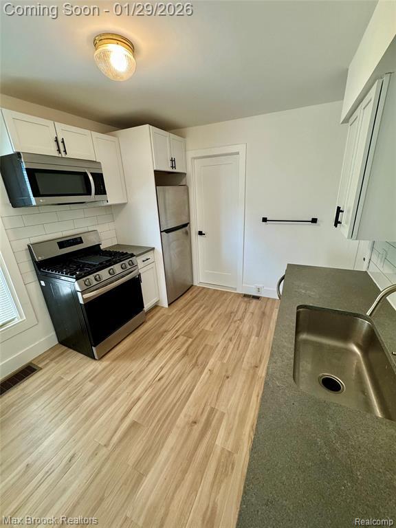 Building Photo - 368 S Wing St