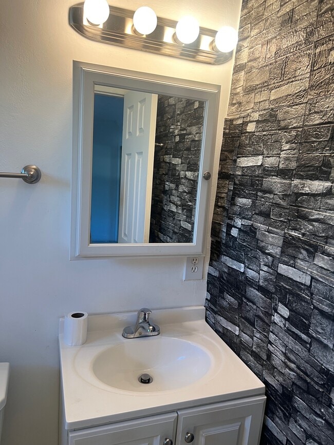 Building Photo - 4250 SW 67th Ave