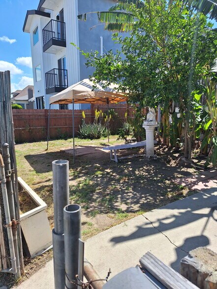 Building Photo - 1280 W 38th St