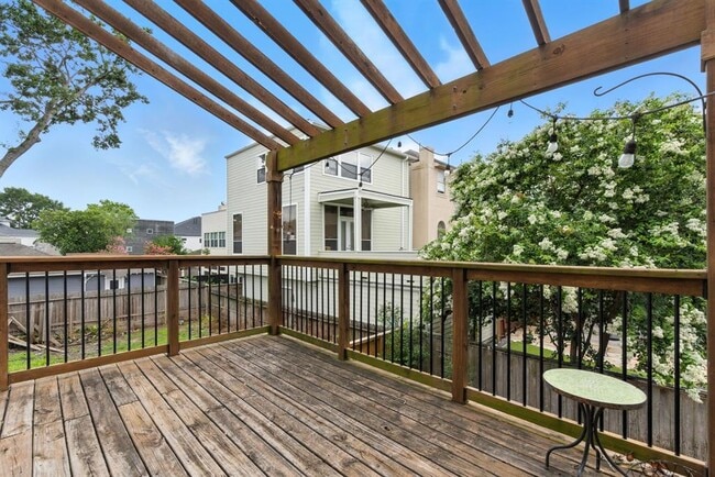 Building Photo - 1317 Bomar St
