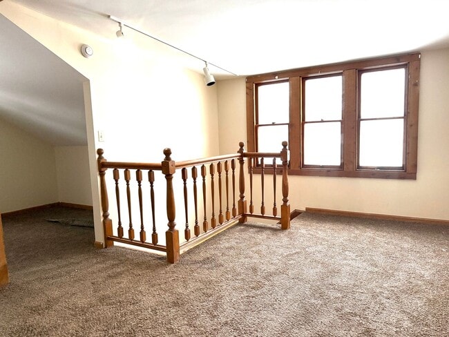 Building Photo - BEAUTIFUL SINGLE FAMILY MOVE-IN READY!!!