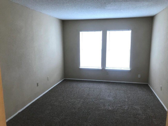 Building Photo - 11983 Bob White Dr