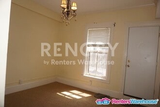 Building Photo - Very Nice 2BD/1BA Condo In St Paul! Summit Ave!