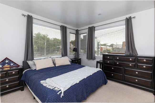 Building Photo - Large Upper Level 2 Bed/2.5 Bath Condo with Parking Near Brookland Metro