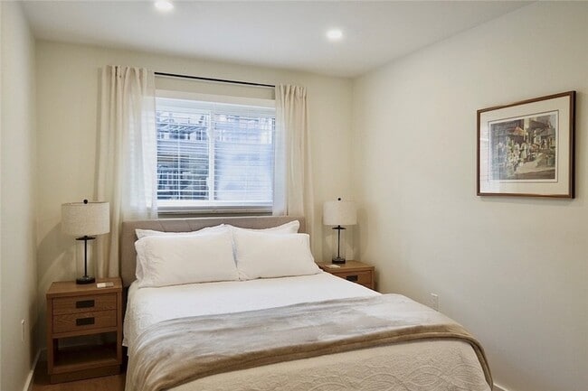 Building Photo - 422 Avery St