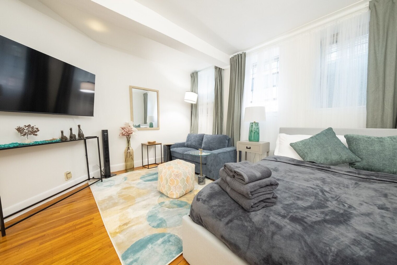 Building Photo - 330 E 74th St