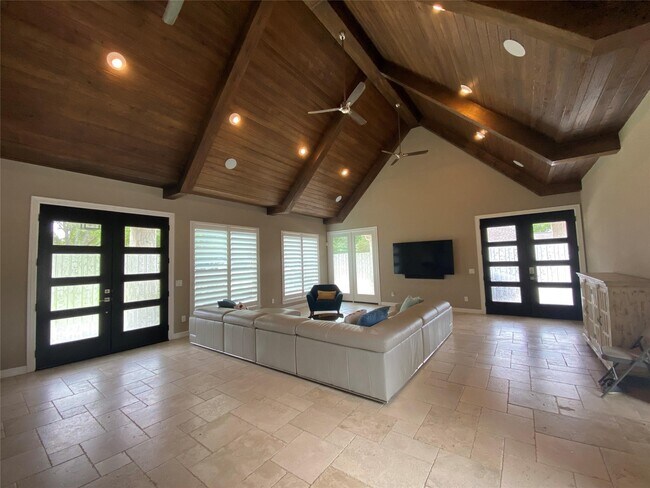 Building Photo - 2911 S Saddlebrook Ln