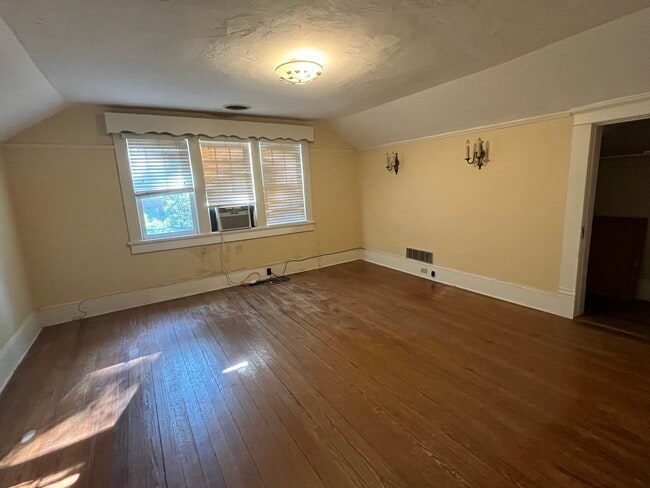 Building Photo - 220 E Montgomery St