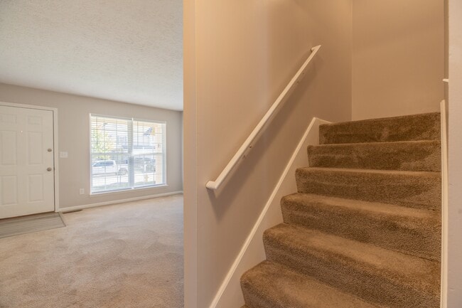 Building Photo - 484-486 Applegate Ln