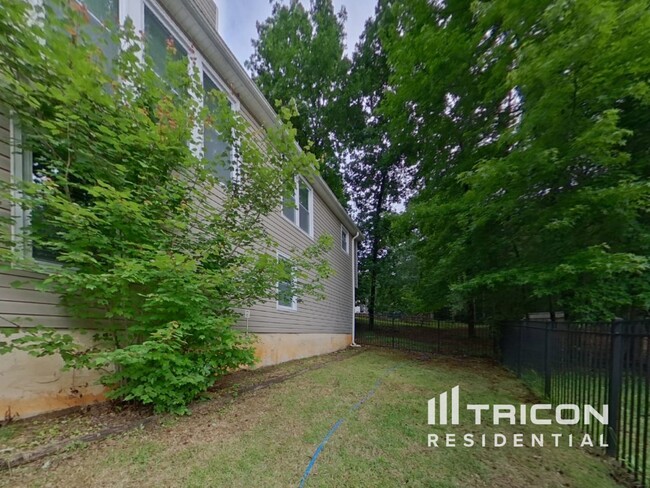 Building Photo - 325 Cypress Ln