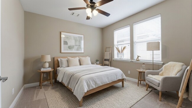 Building Photo - 922 W 20th St