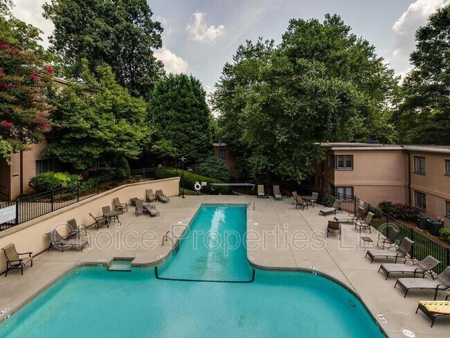 Building Photo - 211 N Dotger Ave