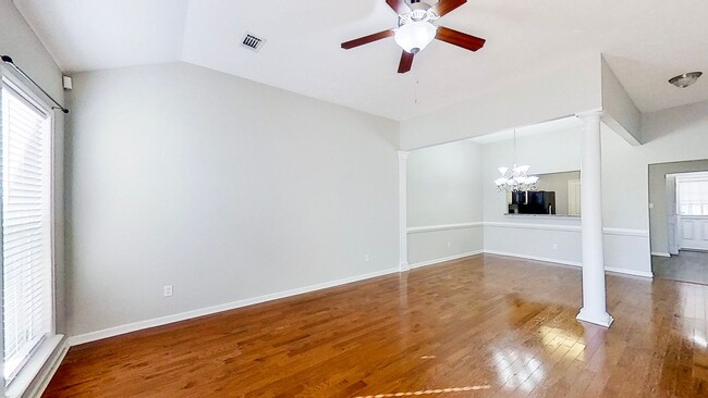 Building Photo - Beautiful Low Maintenance Executive Town Home Close to Gate 2 Fort Gordon