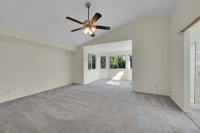 Building Photo - $2,795.00, 3-bed, 3.5-bath with bonus room...