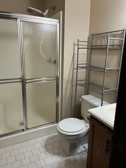Master bath - 8612 W Main St