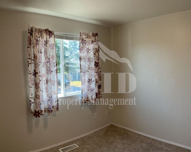 Building Photo - SILVERDALE - 4BED 3 BATH HOME HEART OF SILVERDALE