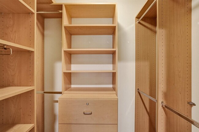 Building Photo - 10442 NW 60th Pl