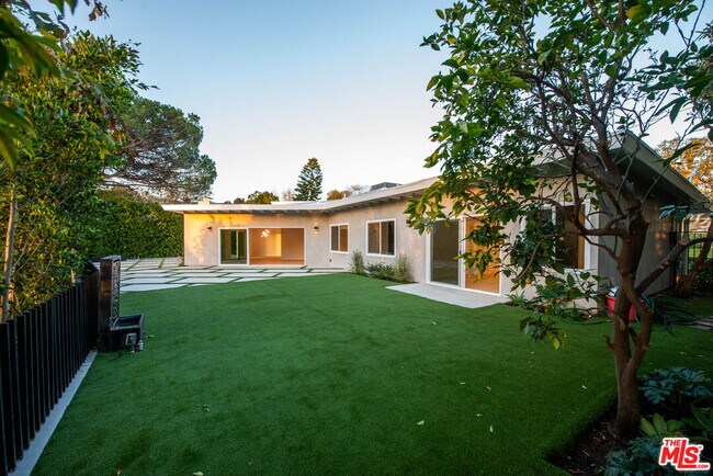 Building Photo - 645 Walther Way