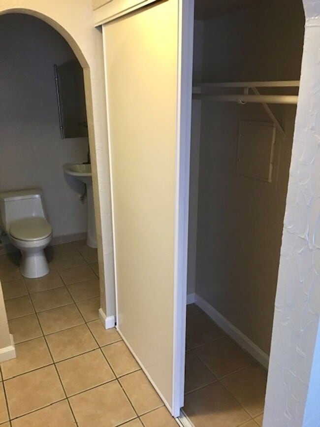 Building Photo - Nice 2 bed, 2 bath Condo with 1-Car Garage...